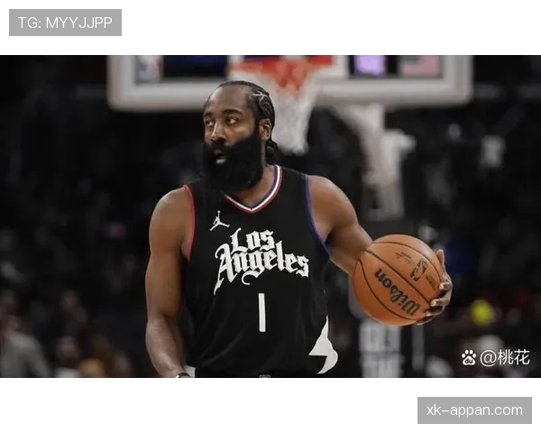 拜仁慕尼黑防守体系漏洞频出，表现波动对赛季走势形成制约